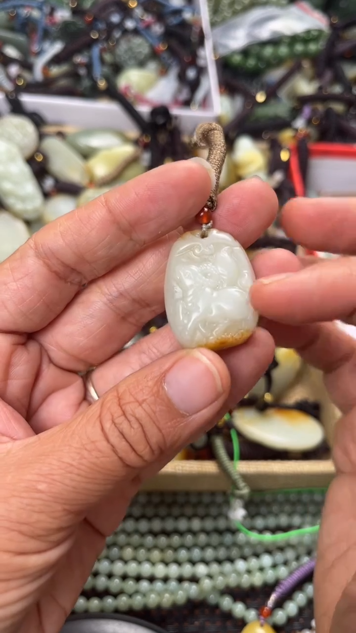 【闪购商品】和田玉颈饰未镶嵌多样性发货没有证书拍一发一有瑕