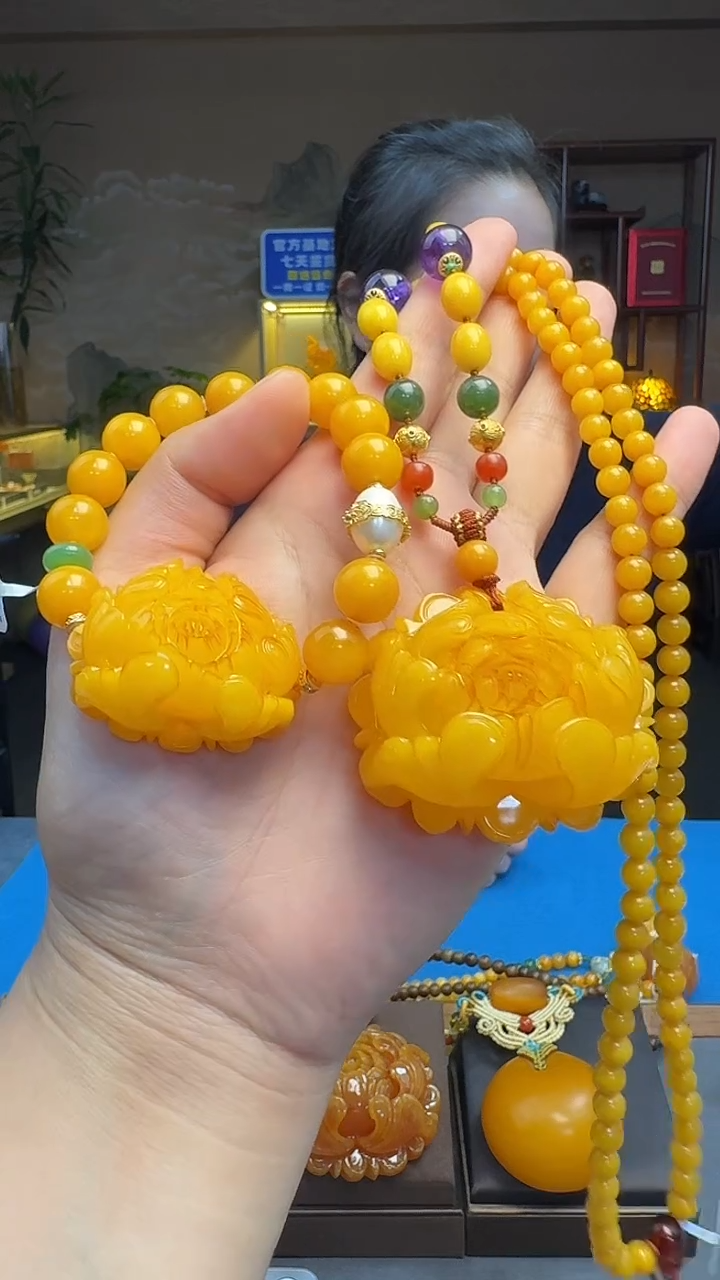 琥珀吊坠(赠链)未镶嵌朱*兰天然保真蜜蜡牡丹花套装