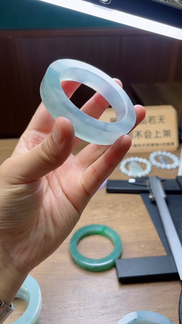 定制翡翠手镯未镶嵌K****?定制