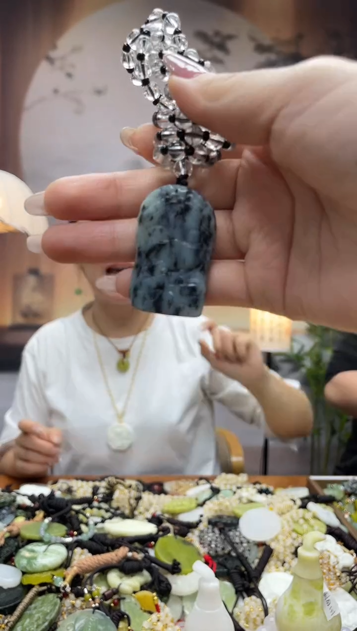 未镶嵌岫玉吊坠·