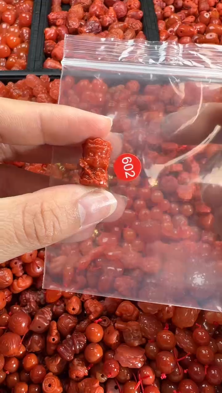 【闪购商品】南红玛瑙颈饰未镶嵌1