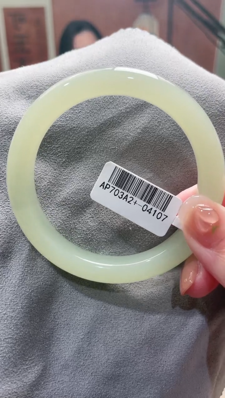 【闪购商品】和田玉手镯未镶嵌58+圈口