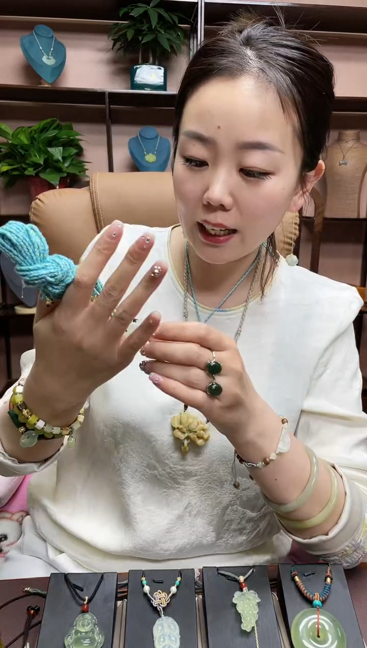 【闪购商品】蛇纹石玉颈饰未镶嵌多样性发货 其中发一