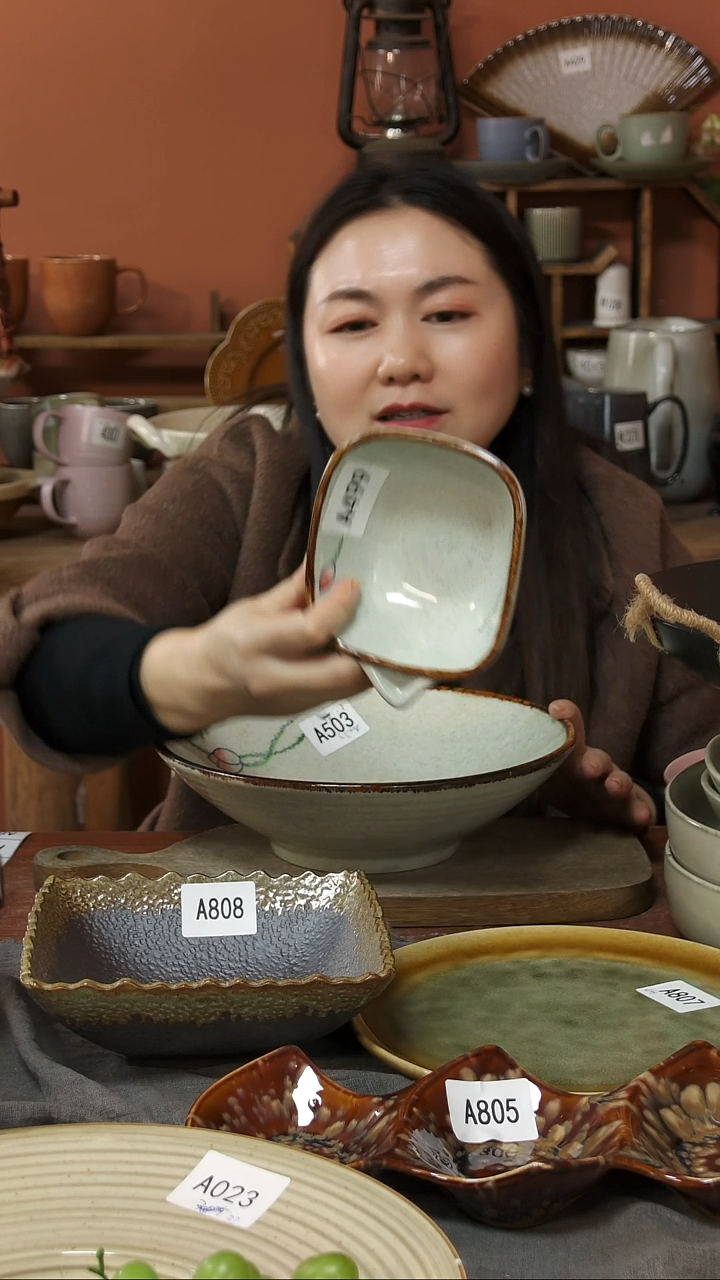 陶瓷A499 一只陶瓷带嘴方形碗可能微瑕12*6