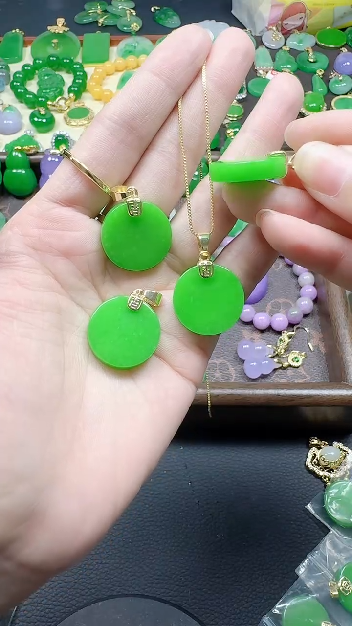 吊坠(赠链)14K金镶嵌翡翠小园牌