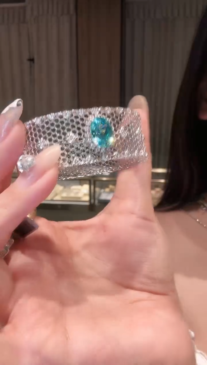 18K金镶嵌手镯钻石宽版