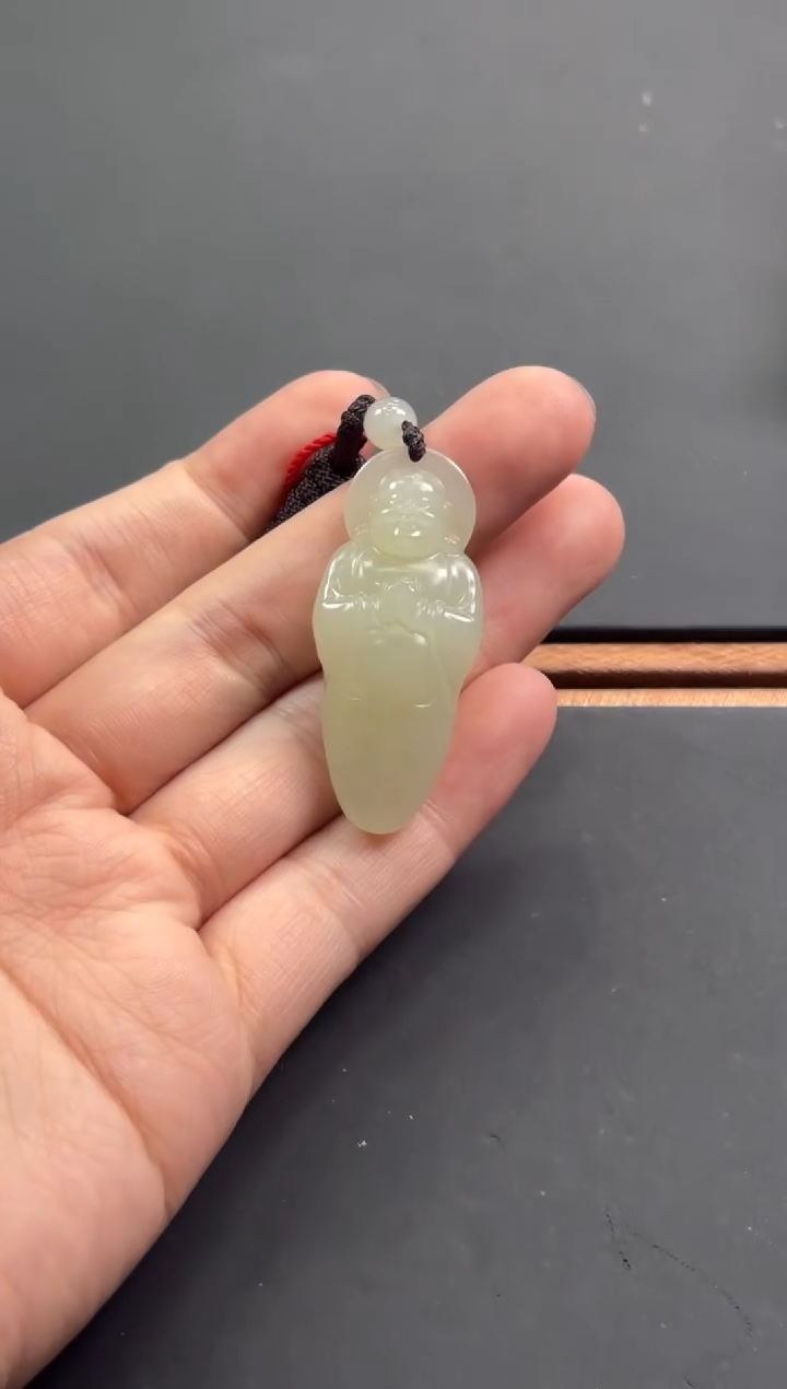 【闪购商品】和田玉吊坠(赠链)未镶嵌且末微色差迪克兰吊坠