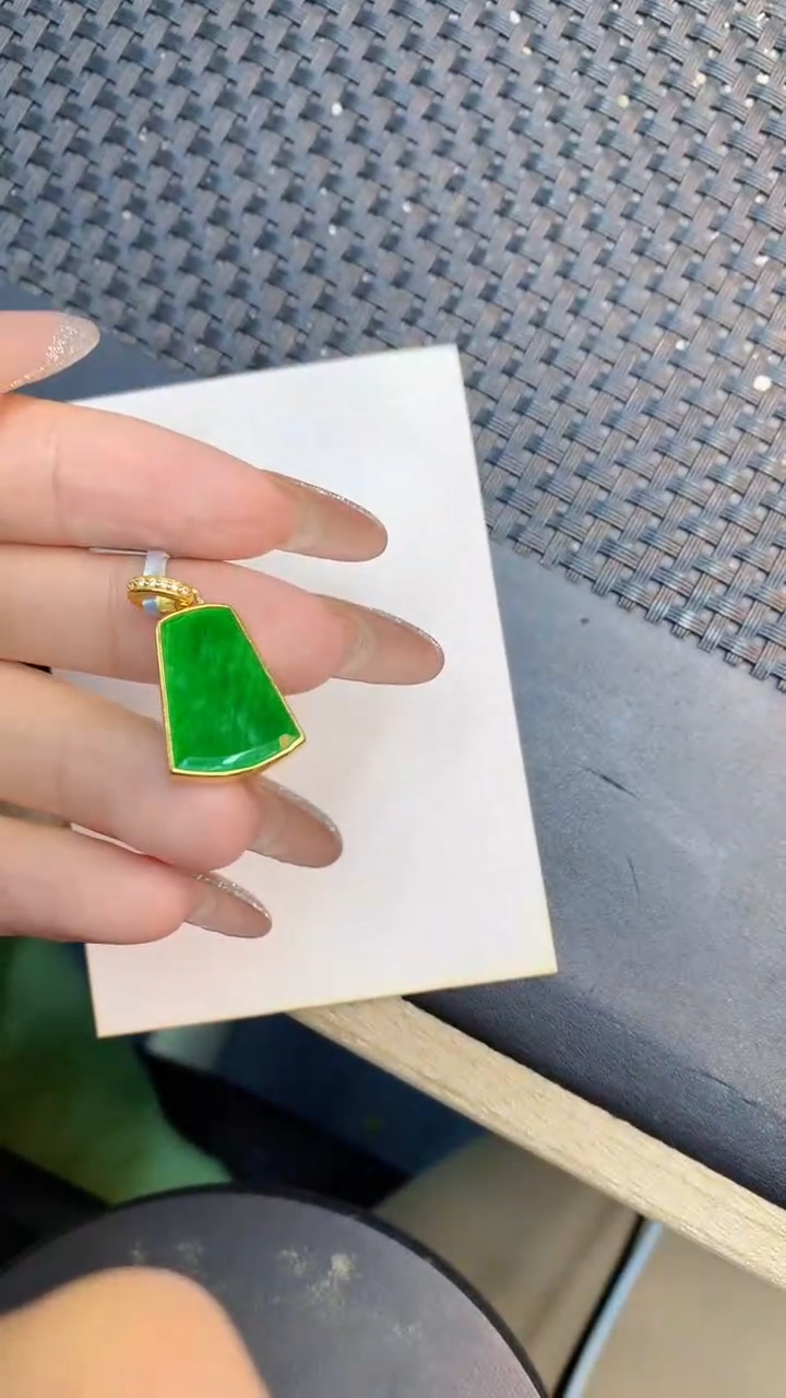 颈饰未镶嵌翡翠1