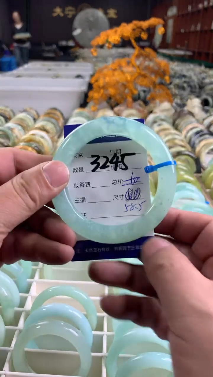 【闪购商品】蛇纹石玉手镯未镶嵌3245