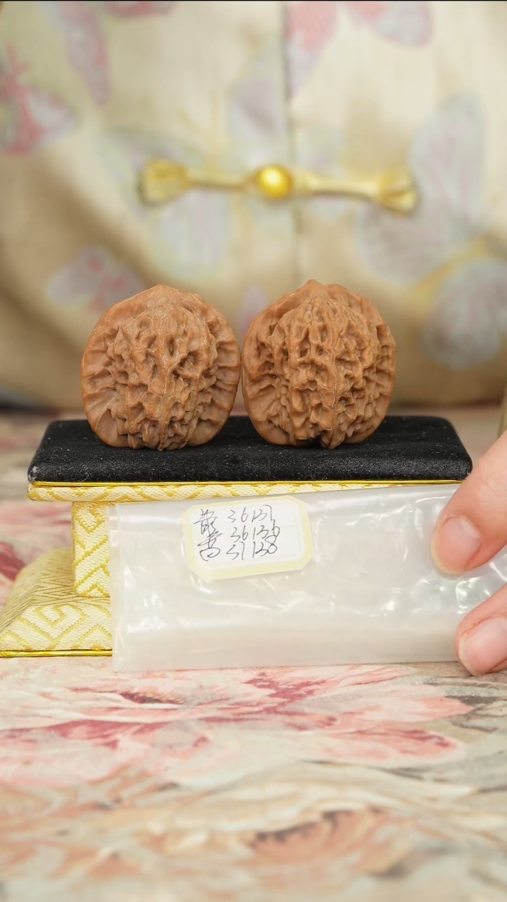 【闪购商品】文玩核桃把件非嫁接马老四