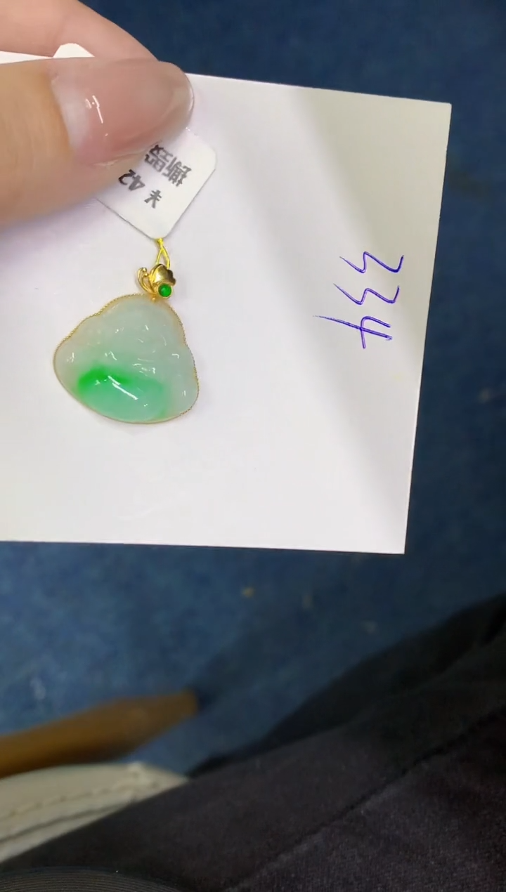 翡翠18K金镶嵌颈饰0000000000