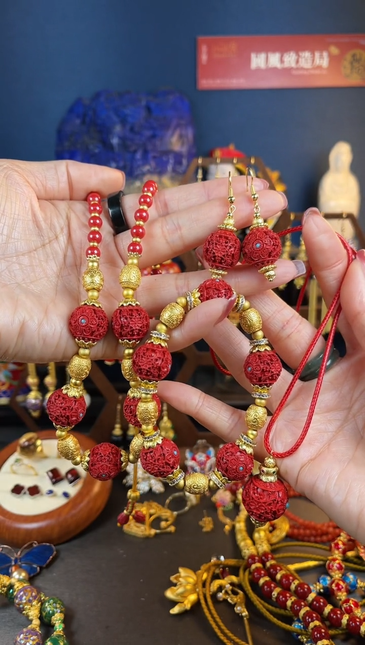 【闪购商品】红红满雕工设计师款项链+手串+耳钩+吊坠