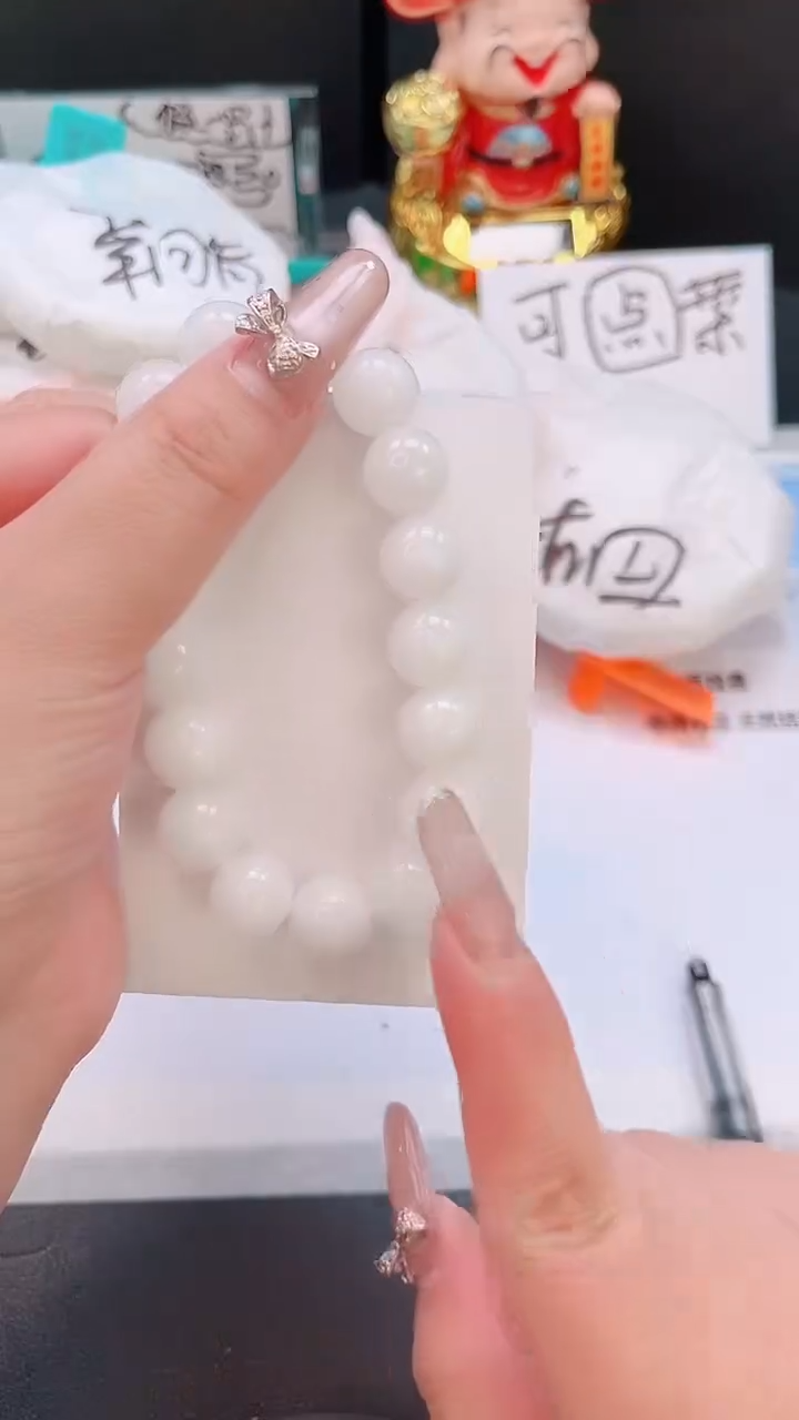 未镶嵌手链和田玉（糖玉）和田手链多样性发货