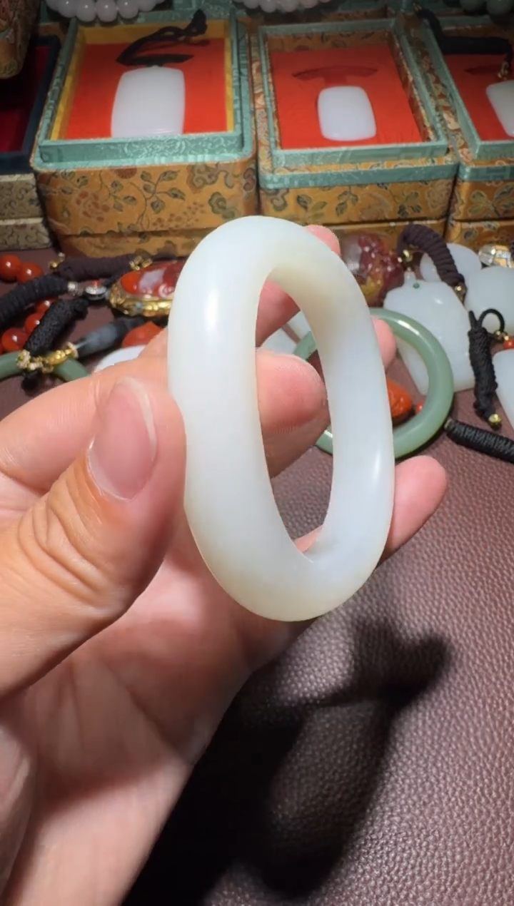 【闪购商品】和田玉手镯未镶嵌和田玉