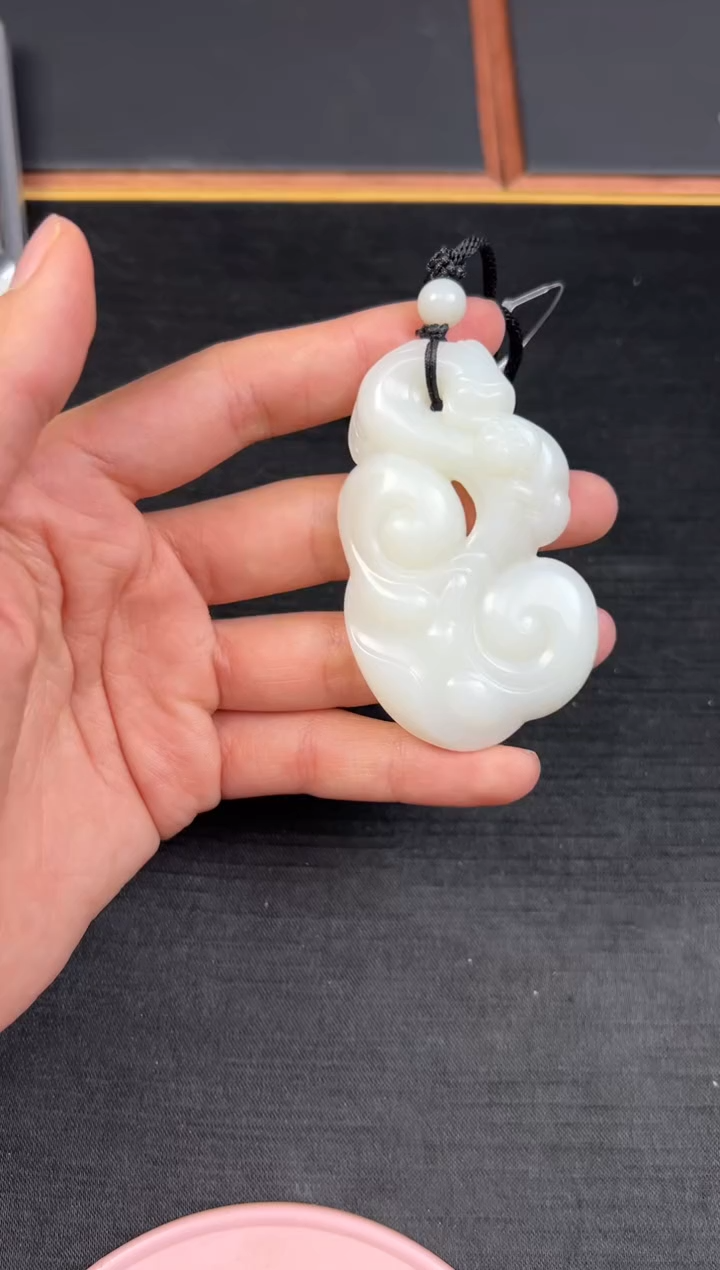 【闪购商品】和田玉吊坠(赠链)未镶嵌且末微色差米达