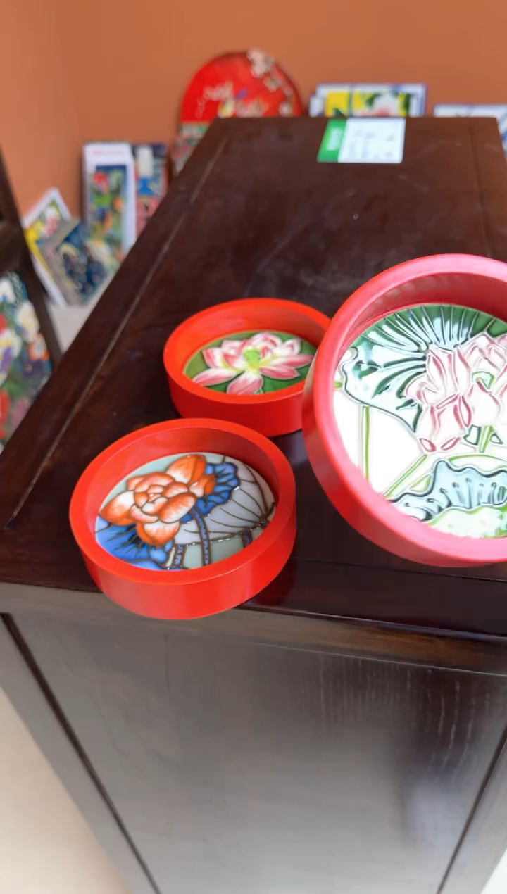 陶瓷 10圆 红盘  荷花3个