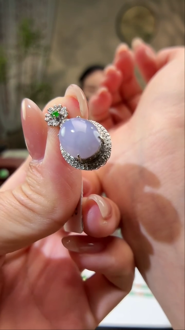 吊坠(不含链)18K金镶嵌翡翠蛋面