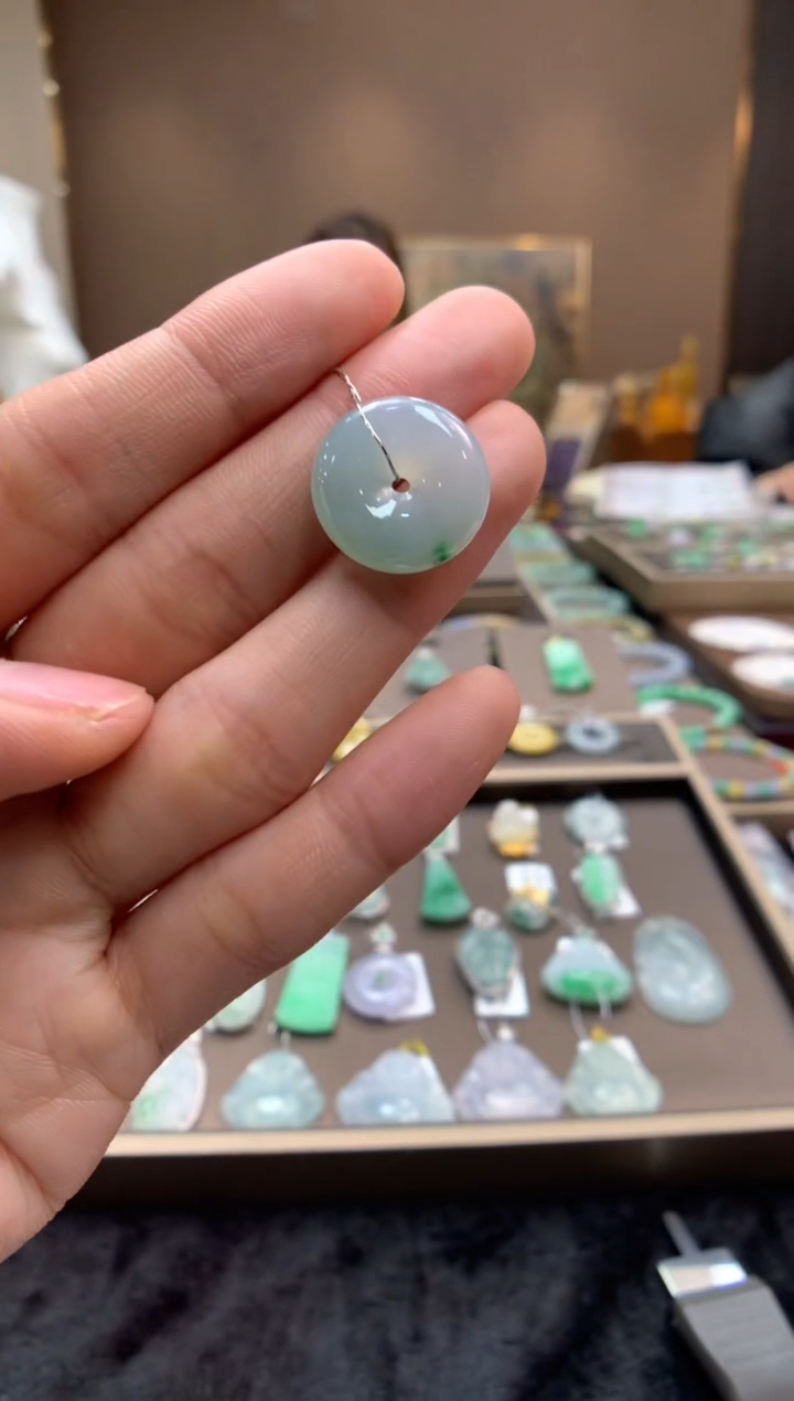 【闪购商品】翡翠颈饰未镶嵌平安扣