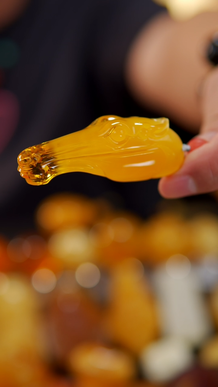 【闪购商品】蜜蜡颈饰未镶嵌焦皮料马首吊坠20.82