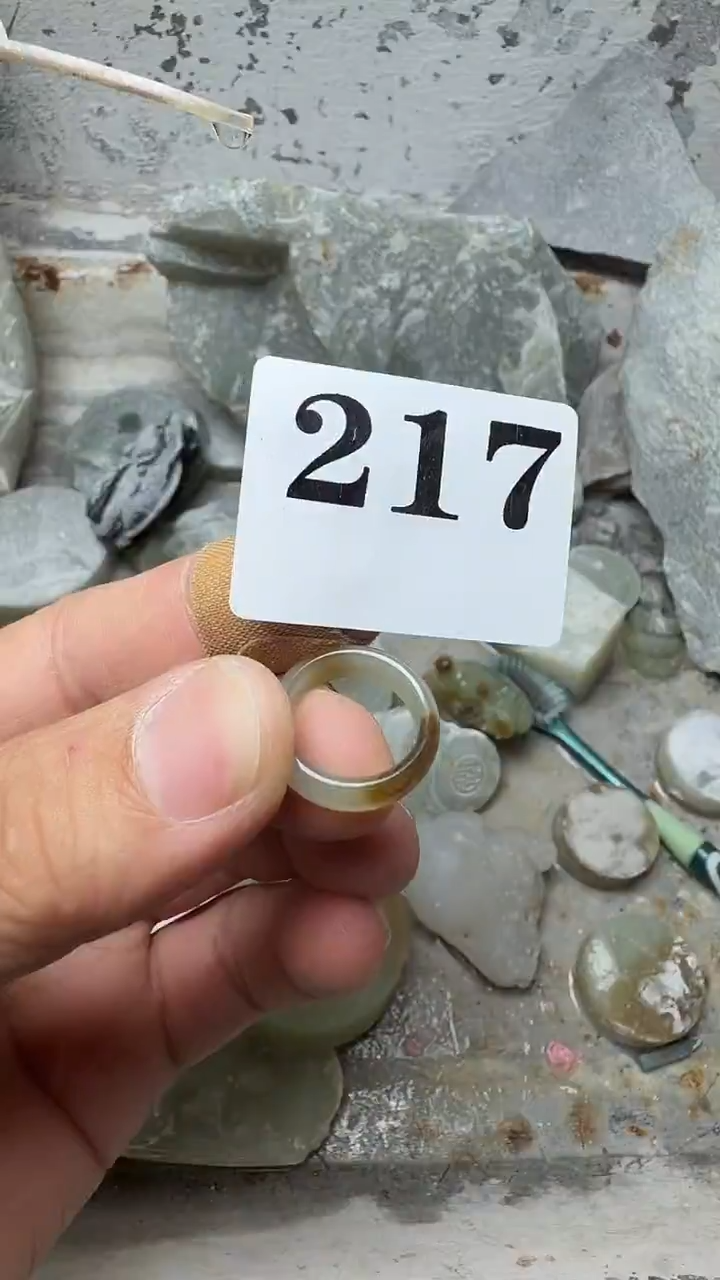 吊坠(赠链)未镶嵌和田玉?**逸戒指 