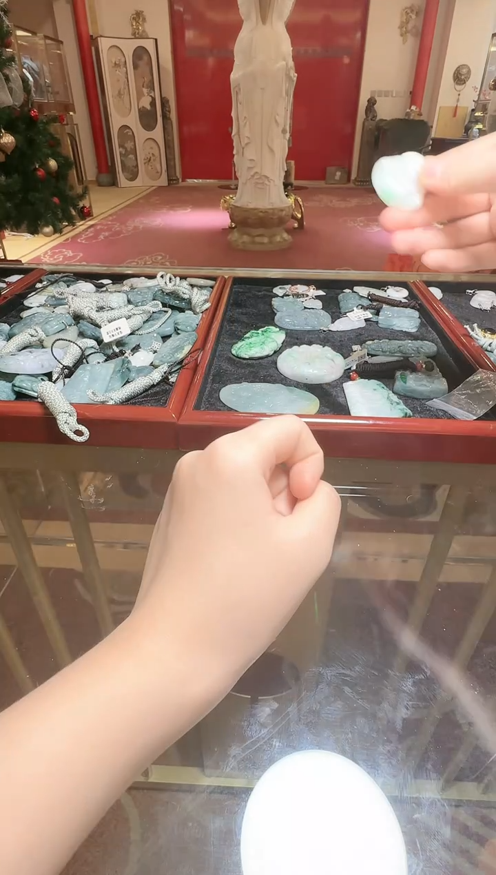 【闪购商品】翡翠吊坠(不含链)未镶嵌翡翠