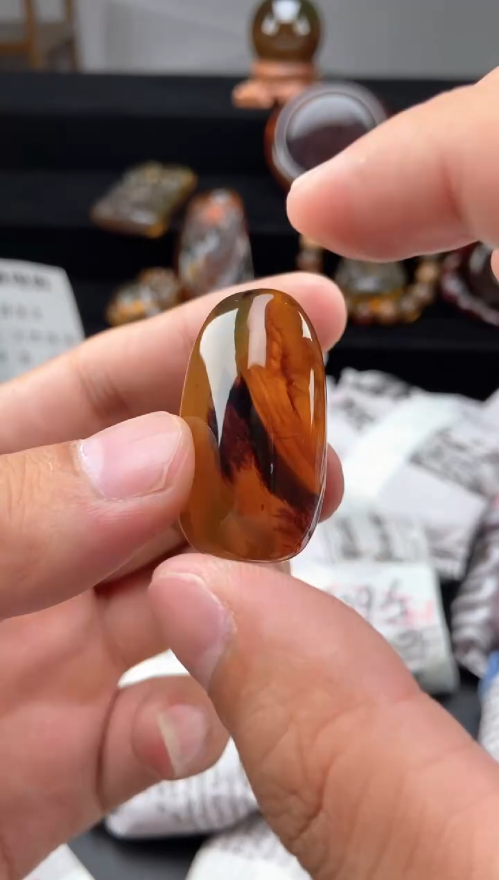 琥珀颈饰未镶嵌棕蜜随形吊坠