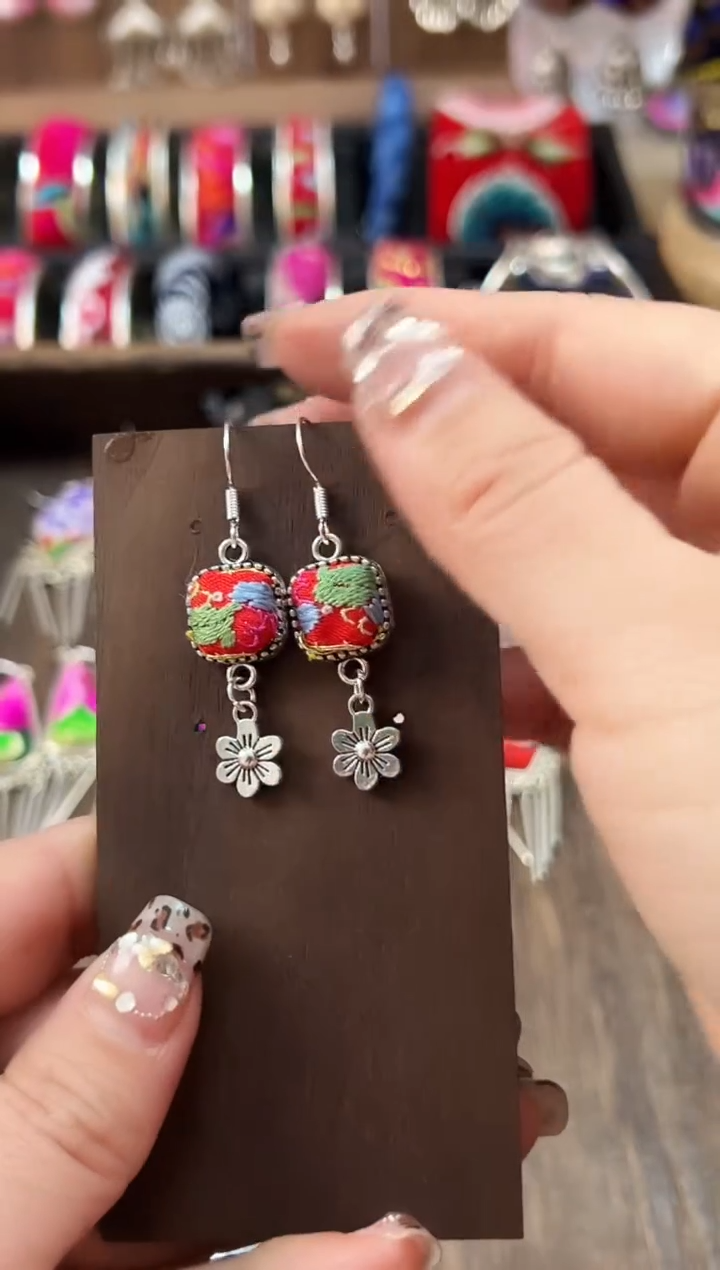 【闪购商品】织绣民族风老绣饰品138