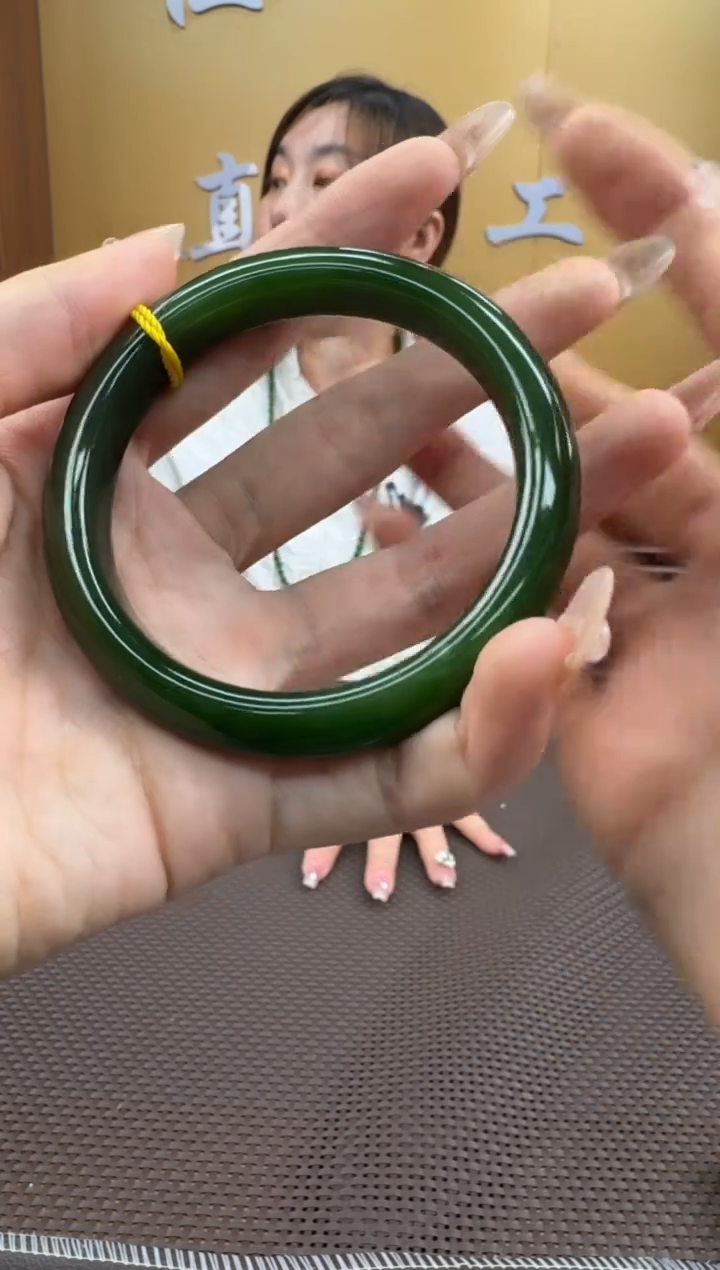 【闪购商品】和田玉手镯未镶嵌58