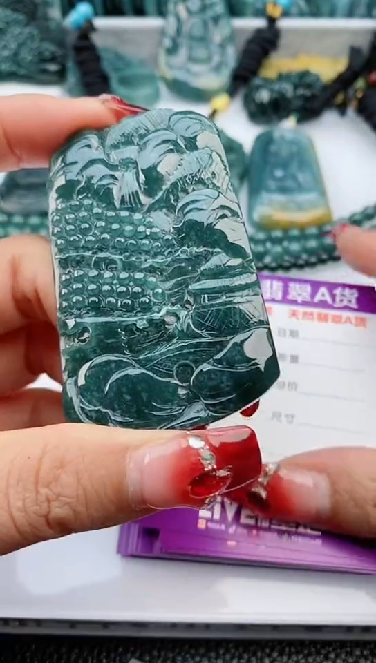 【闪购商品】翡翠颈饰未镶嵌              