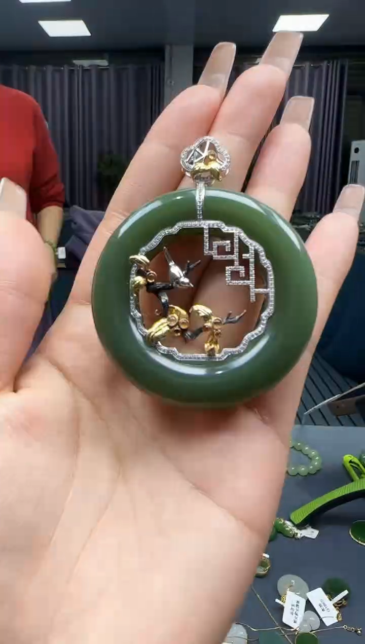 【闪购商品】和田玉挂件18K金镶嵌1