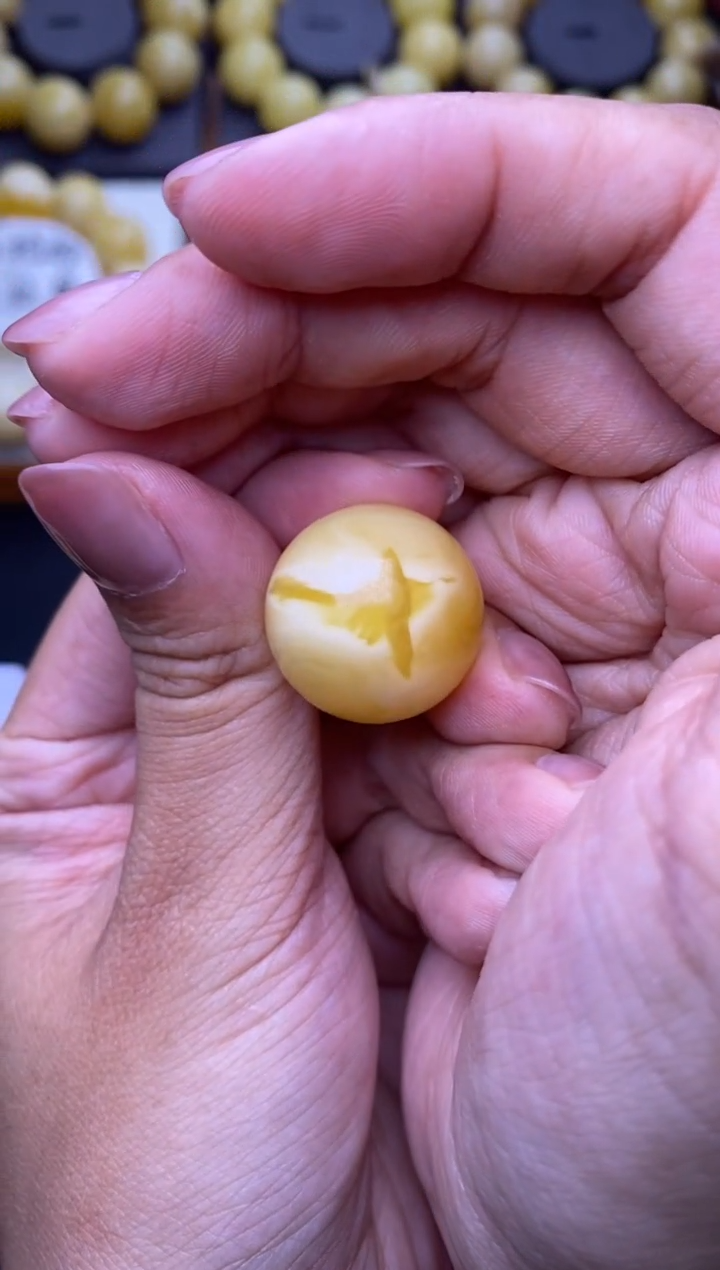 裸石琥珀未镶嵌大小姐珠宝101