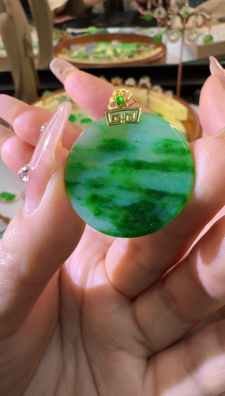 【闪购商品】翡翠颈饰18K金镶嵌缅甸A货翡翠吊坠