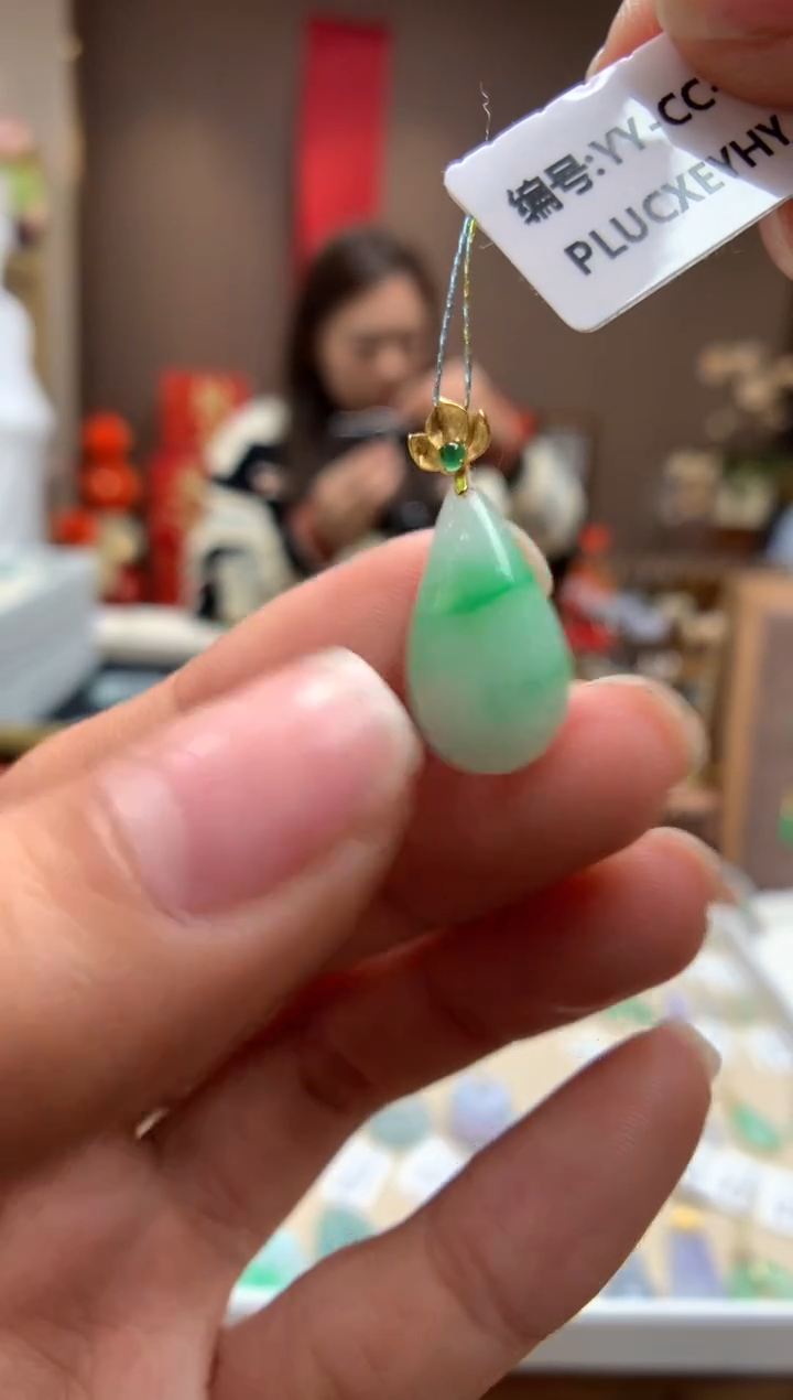 【闪购商品】翡翠颈饰18K金镶嵌水滴