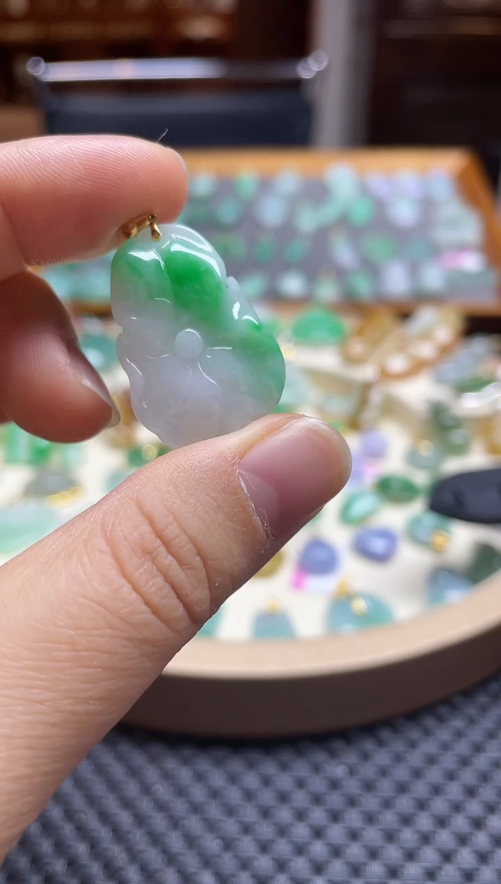 【闪购商品】翡翠颈饰18K金镶嵌荷叶