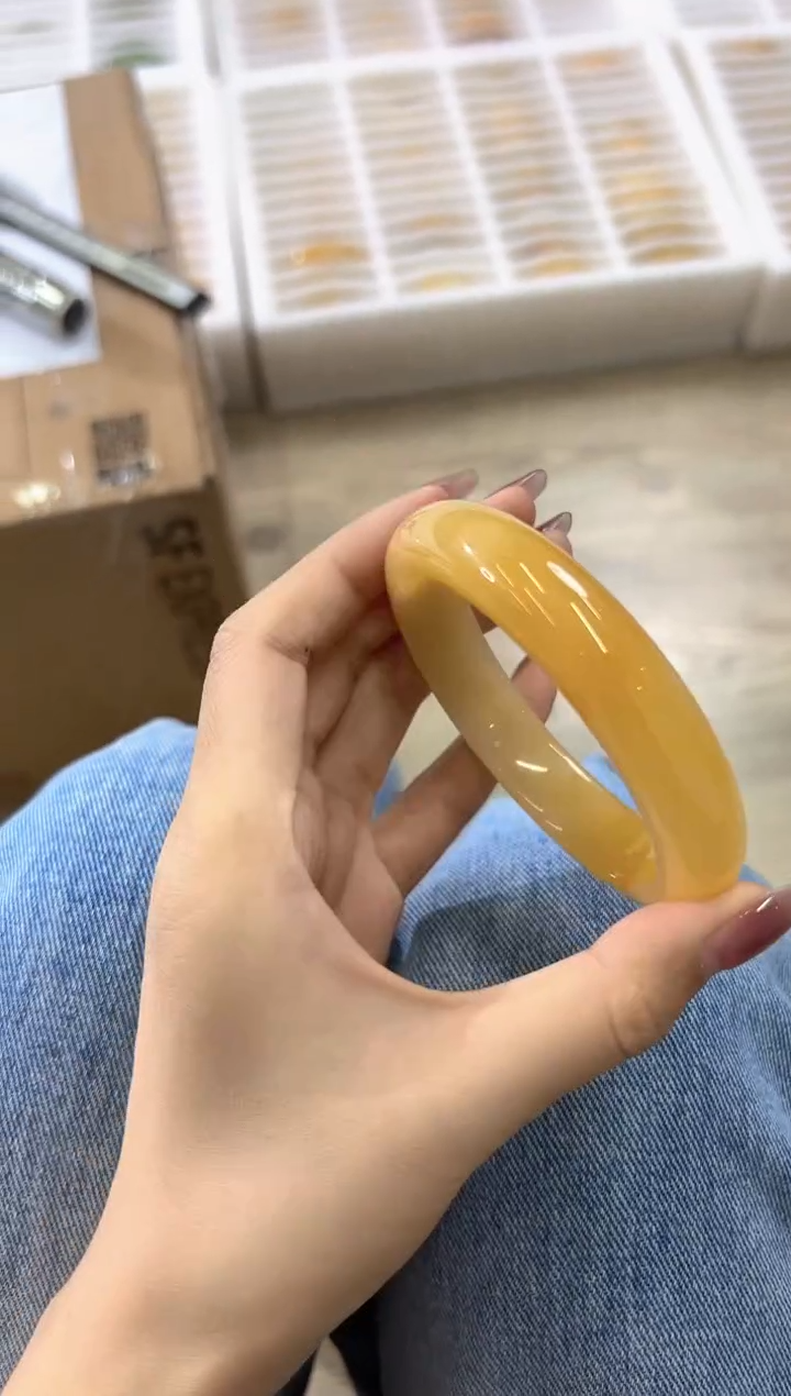 未镶嵌手镯石英质玉85-60HU