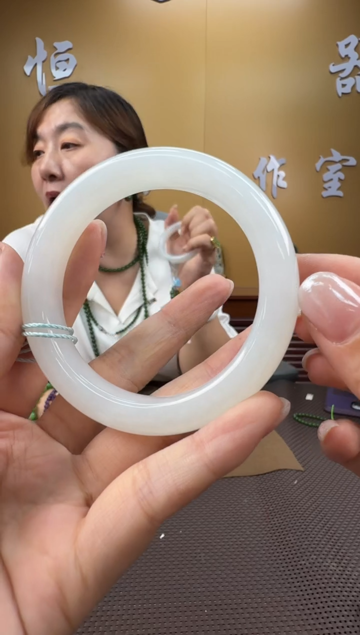 颈饰未镶嵌和田玉手镯56