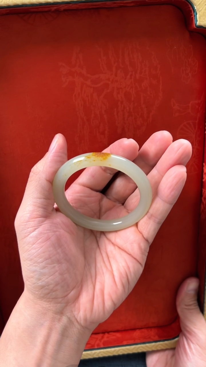 颈饰未镶嵌和田玉新疆白玉老熟手镯（54.3mm）