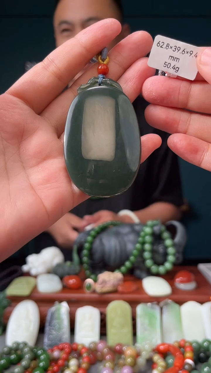 和田玉未镶嵌颈饰吊坠