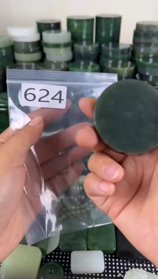 未镶嵌和田玉珠宝半成品镯芯