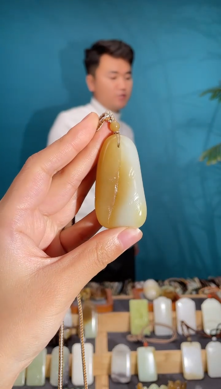 颈饰未镶嵌和田玉1