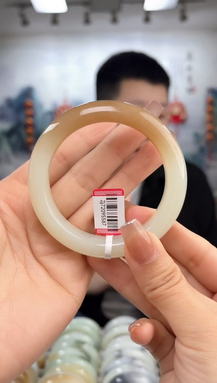 【闪购商品】和田玉手镯未镶嵌55圈口仅一只
