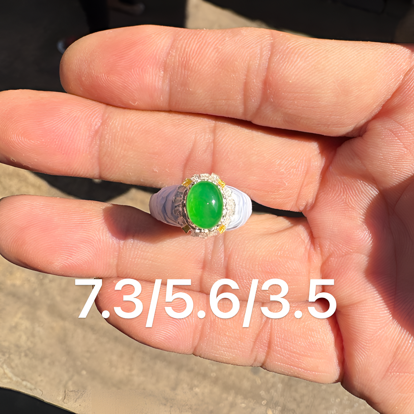 1210(小哪吒在源头)冰种翡翠浓阳绿戒面干净肉细杠味荧光足M150