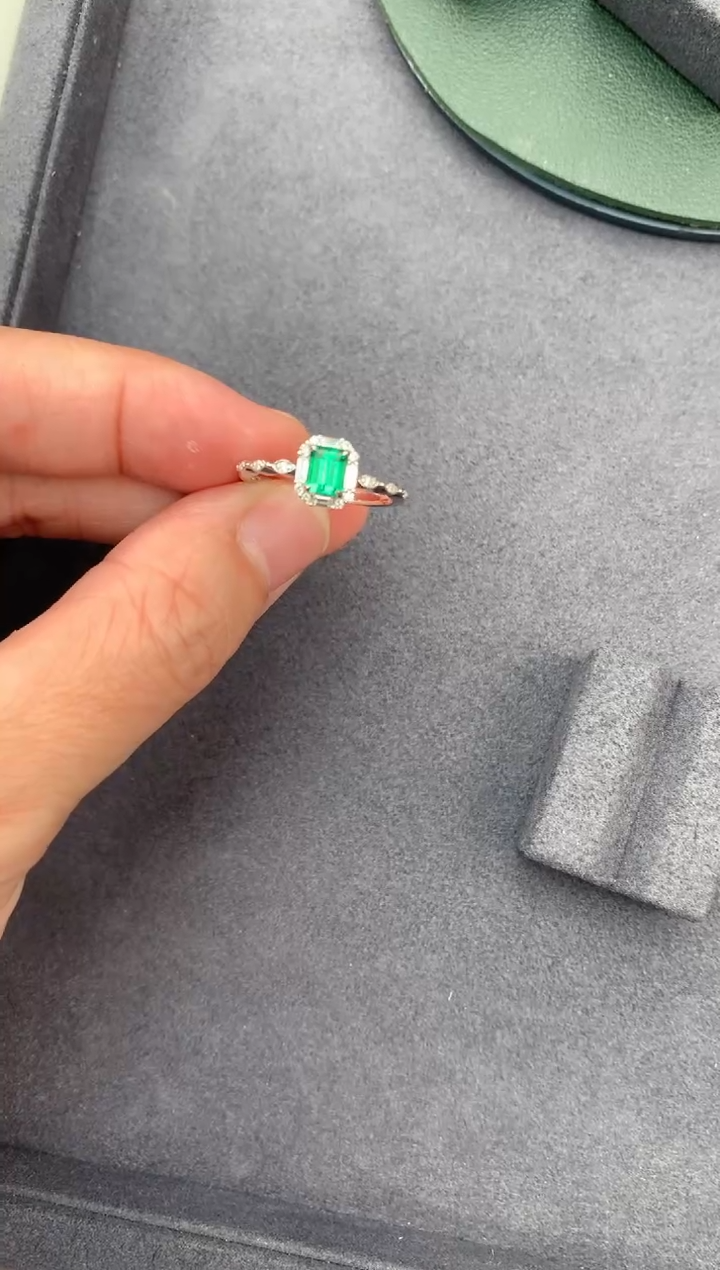 【闪购商品】祖母绿戒指18K金镶嵌50分祖母绿戒指