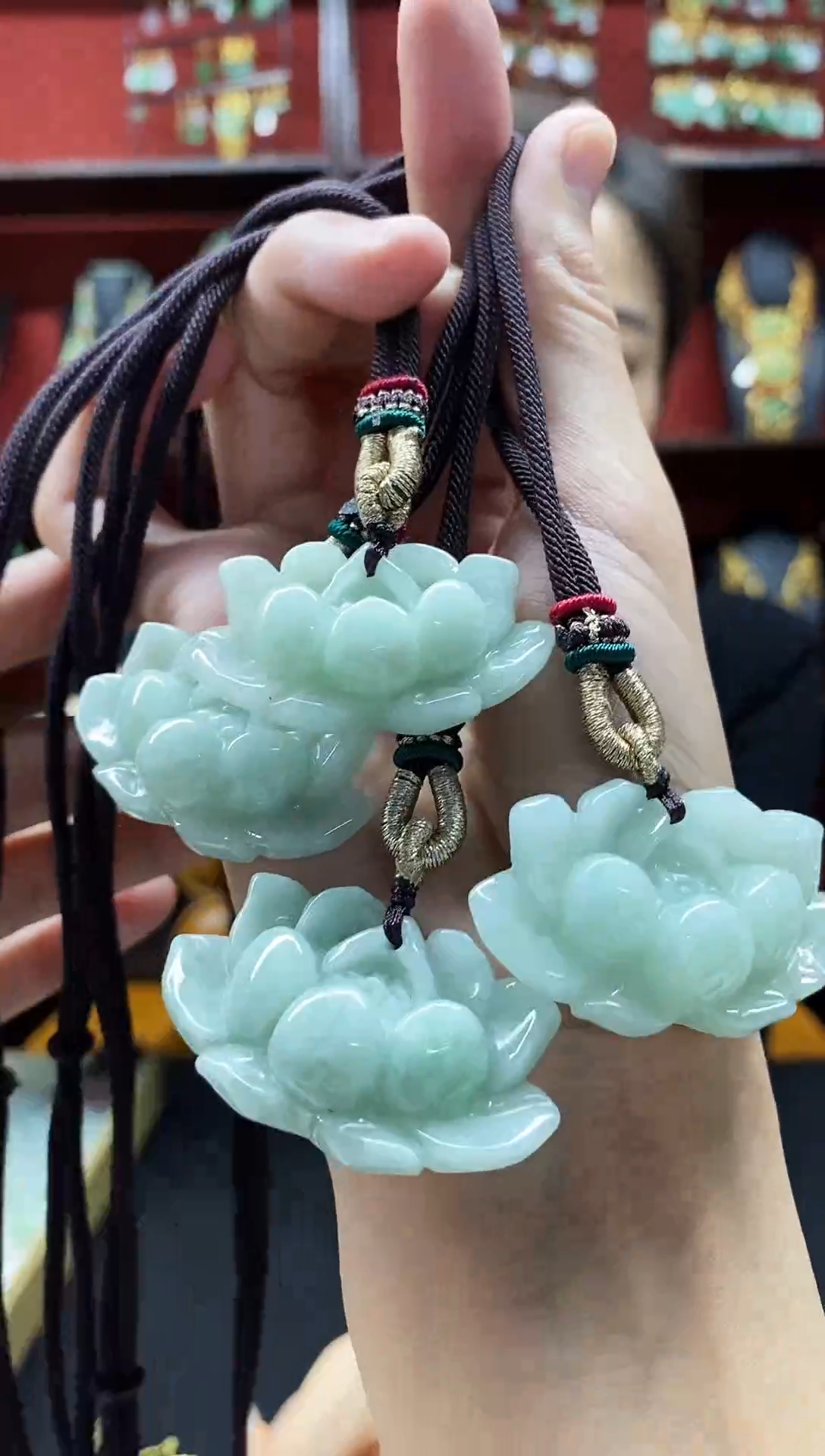 颈饰未镶嵌翡翠吊坠多样发其一