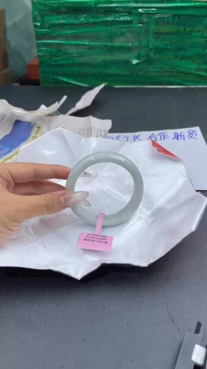 【闪购商品】翡翠手镯未镶嵌7翡翠手镯（微瑕）