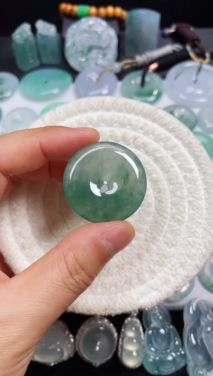 【闪购商品】翡翠颈饰未镶嵌平安扣