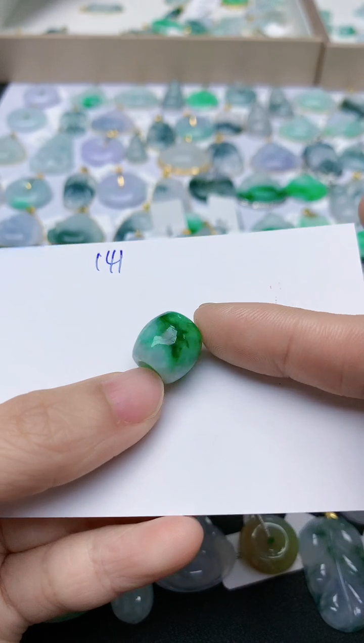 【闪购商品】翡翠颈饰未镶嵌天然翡翠A货    