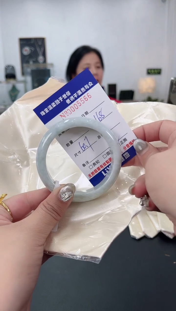 【闪购商品】翡翠手镯未镶嵌天然翡翠A货