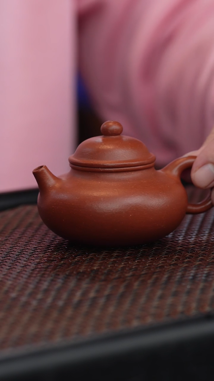 【闪购商品】宜兴紫砂原矿容天90cc左右红降坡