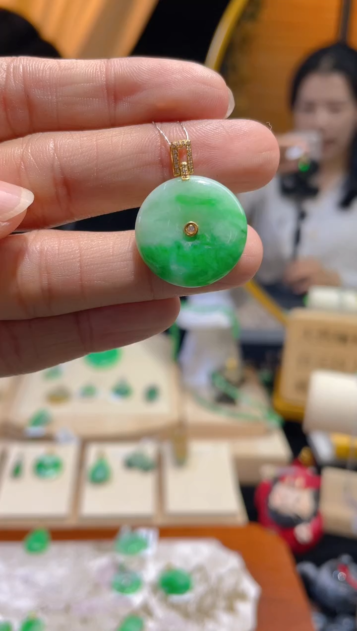 【闪购商品】翡翠颈饰18K金镶嵌假一赔三